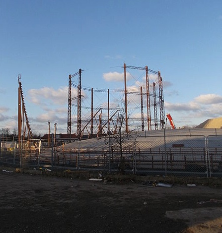 gas-holder-being-dismantled